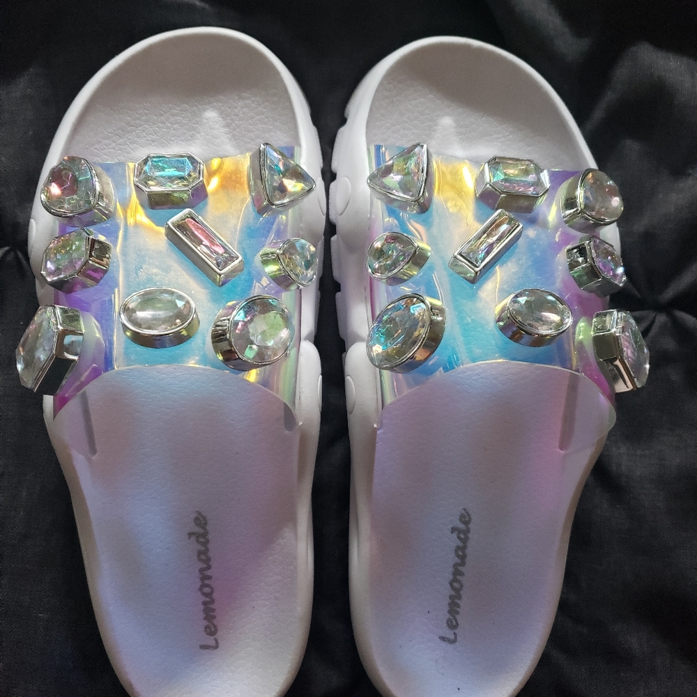 Holographic studd slides